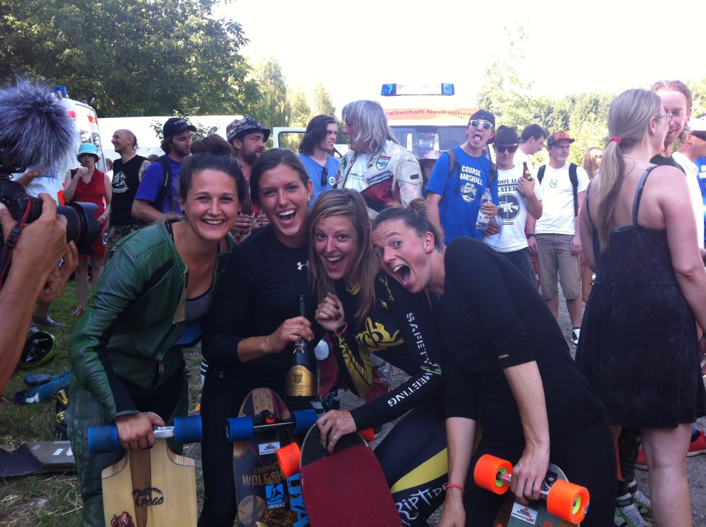 Elena Corrigall, Tamara Prader, Spoky Woky,  Tina Zibeline, longboard girls crew, longboard, girl, downhill, almabtrieb, idf, race, badass, glori fiziert