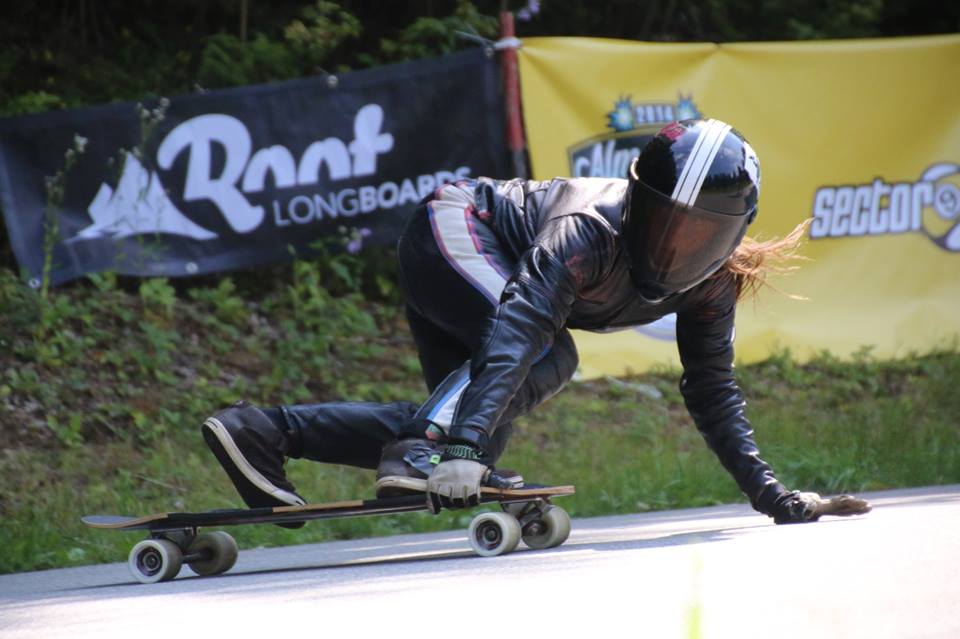 longboard girls crew, longboard, girl, downhill, almabtrieb, idf, race, badass, anna pixner